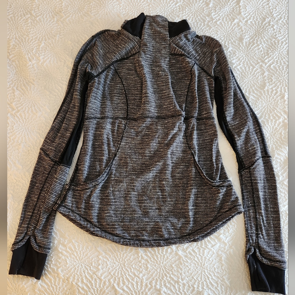 Lululemon Long Sleeved Pullover